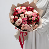 Strawberry-Raspberry Mood: Spray Rose Bouquet