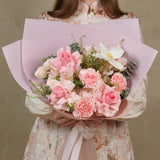 Pink pleasure: Bouquet of flowers