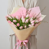Zhou Sicun: Bouquet of Pink Tulips