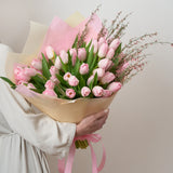 Zhou Sicun: Bouquet of Pink Tulips